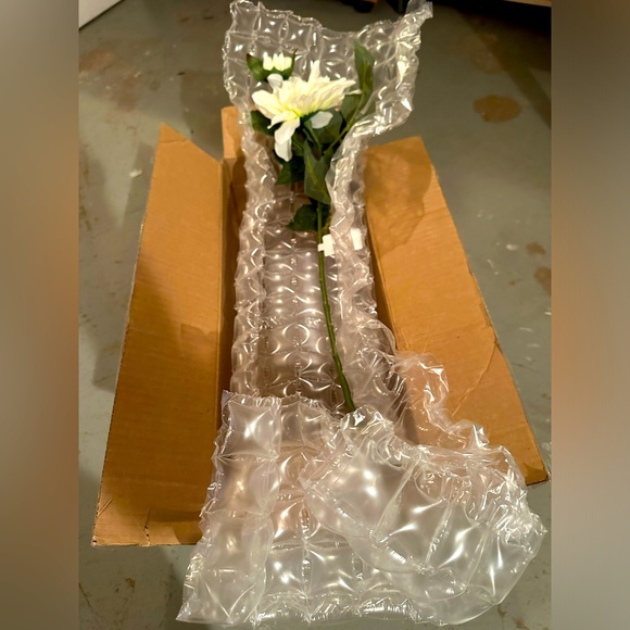 Artificial white dahlia - Picture 3 of 11